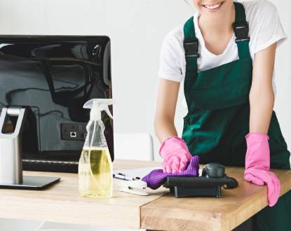 <p style="font-family: 'Poppins', sans-serif; font-weight: 700; font-size:24px;">COMMERCIAL CLEANING</p>